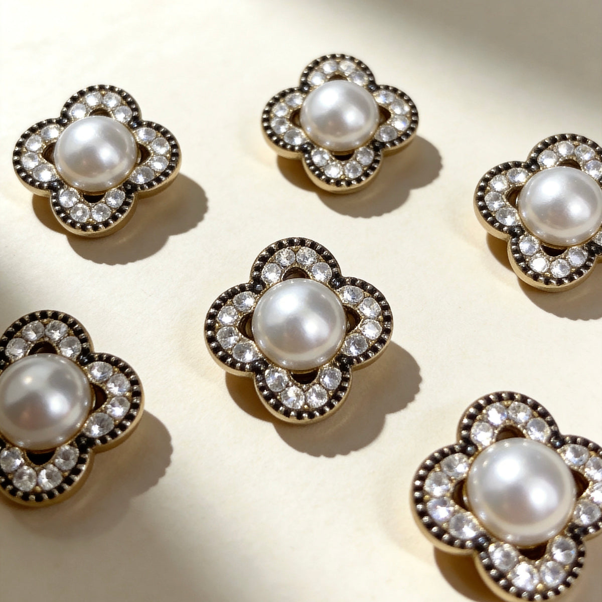 Pearl Clover Magnetic Pet Charm