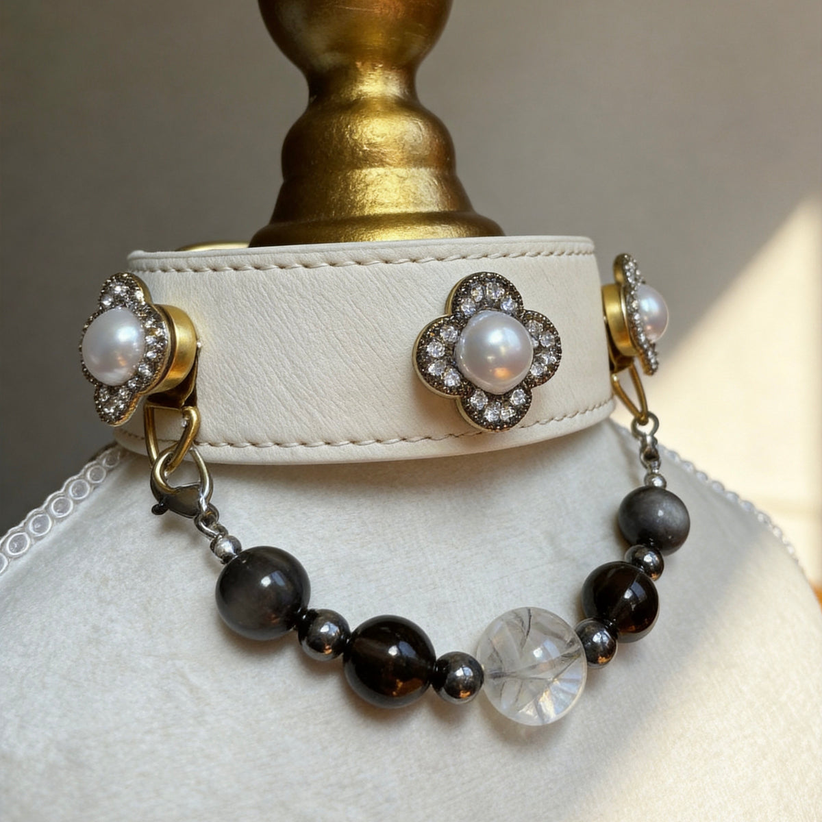 Pearl Clover Magnetic Pet Charm